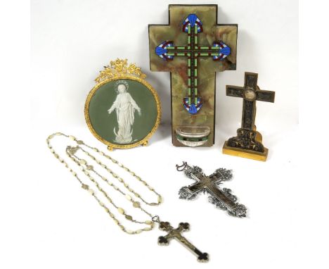 A LATE 19TH CENTURY WHITE METAL CRUCIFIX RELIQUARY, with pierced and engraved decoration, the hinged back opening to reveal s