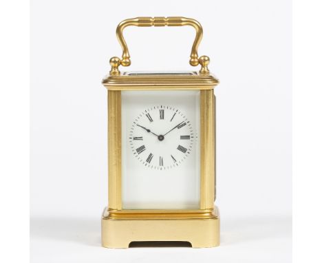A 19TH CENTURY FRENCH MINIATURE CARRIAGE TIMEPIECE, with white enamel Roman dial, silvered platform lever escapement, the mov
