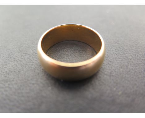 An 18ct gold band ring - size Q - Weight approx. 10gms 
Condition report: Some usage marks