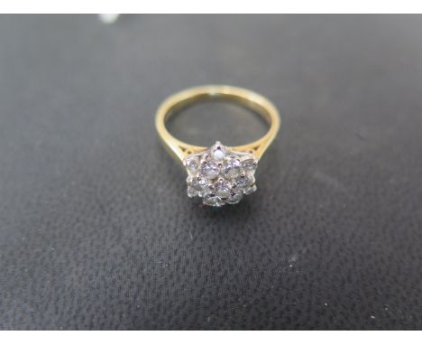 An 18ct yellow gold diamond cluster ring - size K - Weight approx. 3gms - stones bright, minor usage marks 