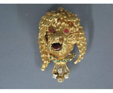An 18ct yellow gold brooch in the form of a dog's head, red enamel finish to eyes and tongue with green enamel collar over fo