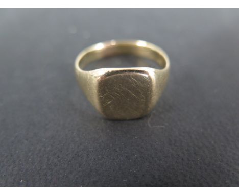 A 9ct yellow gold gents signet ring size X - approx weight 7 grams - signs of re sizing and usage wear