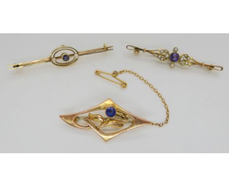 A 15ct sapphire and pearl brooch, weight 2.4gms 9ct blue gem set brooch, a 9ct gold amethyst and pearl brooch weight together