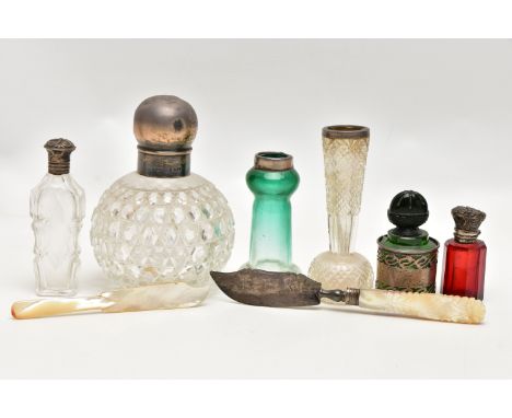 A GROUP OF 19TH AND EARLY 20TH CENTURY SILVER AND WHITE METAL MOUNTED SCENT BOTTLES AND TOILET JARS / VASES AND 19TH CENTURY 