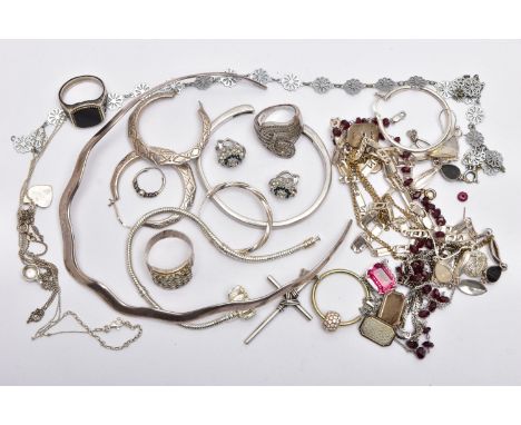 A BAG OF ASSORTED WHITE METAL JEWELLERY, to include a silver collar necklace, hallmarked London, a pair of silver cufflinks w