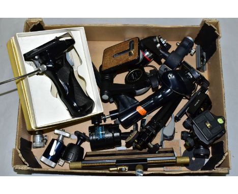 A BOX CONTAINING ASSORTED TRIPOD HEADS ETC, to include a Manfrotto 454 micro adjustment plate, Manfrotto 115 head, two quick 