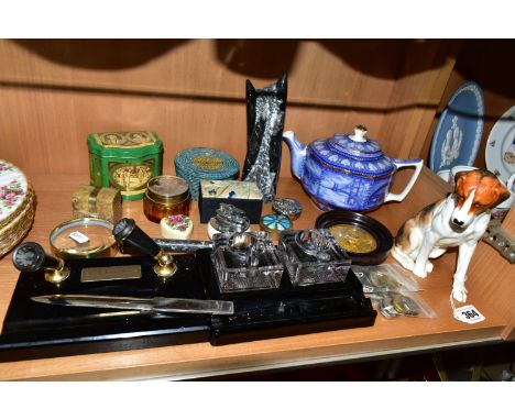 ASSORTED ITEMS, comprising a Royal Worcester Doris Linder 'Hound' model 2994 (chipped back foot ), a Wade Ringtons 'Bridges' 