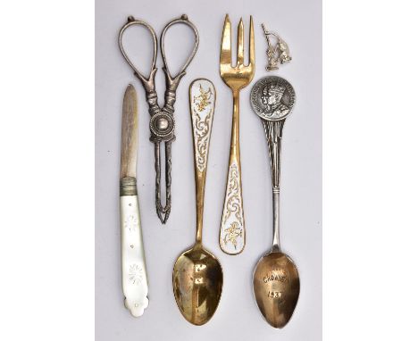 A SILVER AND MOTHER OF PEARL FRUIT KNIFE, TEASPOONS AND A PAIR OF SUGAR TONGS, the silver blade hallmarked 'William Needham' 