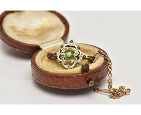A YELLOW METAL, ENAMEL BROOCH, small brooch displaying a flower set with a central seed pearl, within a white and green guill
