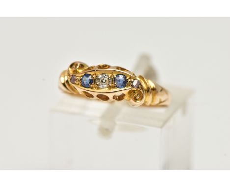 AN EARLY 20TH CENTURY, 18CT GOLD SAPPHIRE AND DIAMOND RING, set with a single, old cut diamond, flanked with circular cut sap