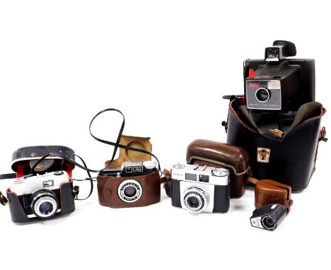 Various cameras, a Zeiss Ikon Colora camera 9cm high in fitted case, a Beirette camera, Jabis and other accessories, etc. (a 