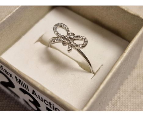 18ct White Gold &amp; Diamond Bow-Tie Dress Ring - 0.16ct of diamonds, size M