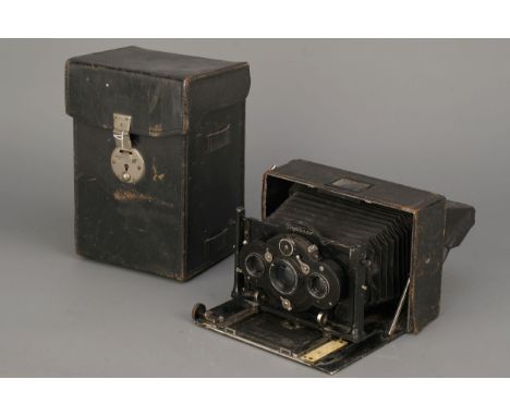 A Voigtlander Alpin Stereo Panorama Camera, with Voigtlander Kolinear single and stereo lenses., in original case