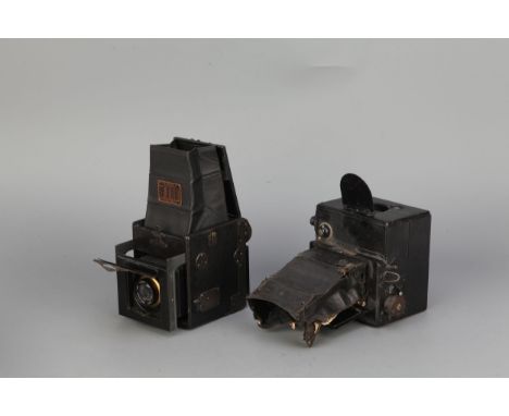 A Graflex Auto Graflex Jr Reflex Camera, together with an Ensign Focal Plane Roll Film Reflex camera, some damages (2)