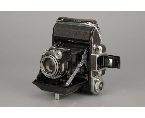 A Zeiss Ikon Super Ikonta 531 Rangefinder Camera, with Carl Zeiss Jena Tessar f/3.5 75mm lensImport Duty These items have bee