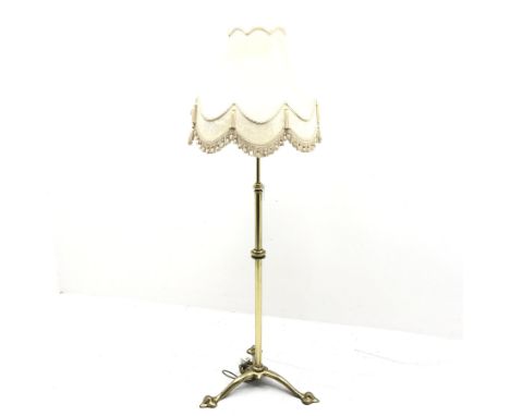 Brass standard lamp, three splayed supports, H143cm - Condition Report 