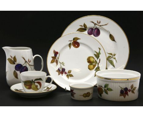 Royal Worcester Evesham porcelain dinner and tea service, approximately ninety pieces