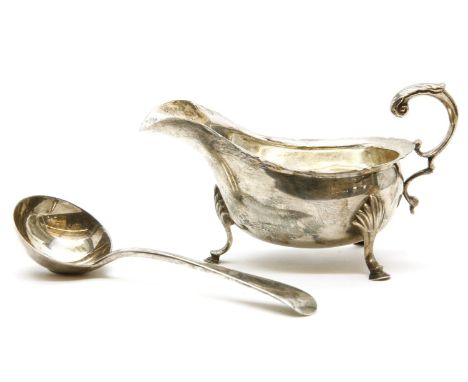 An Edwardian silver sauce boat, possibly by John Batt, Sheffield, 1902, together with a sauce boat ladle, London, 1909 (2)