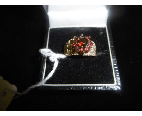 A 9CT GOLD GARNET SET DRESS RING