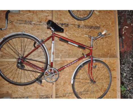A VINDEC VINTAGE GENTS BIKE with 23in frame, five speed Huret gears