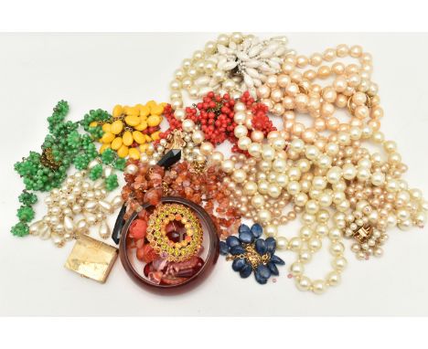 A BAG OF ASSORTED COSTUME JEWELLERY, to include imitation pearl necklaces, plastic beaded necklaces, a plastic bangle and oth