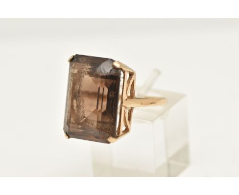 A 9CT GOLD SMOKY QUARTZ DRESS RING, large rectangular cut smoky quartz, measuring approximately 20.0mm x width 15.1mm, open w