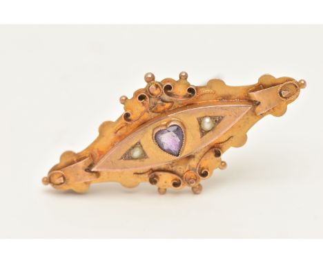 AN EARLY 20TH CENTURY 9CT GOLD SWEETHEART BROOCH, lozenge shape set with a heart cut amethyst and two split pearls, hallmarke