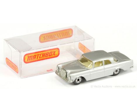 Matchbox Superfast 46a Mercedes 300SE - silver body with cast shut doors and trunk, ivory interior, wide dot-dash wheels - Mi