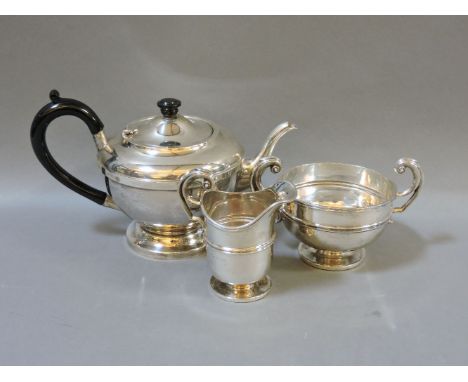 A silver teapot, cream jug, and sugar basin, Birmingham 1906