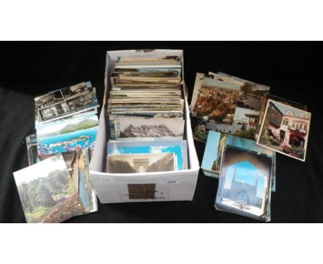 A QUANTITY OF ASSORTED VINTAGE POSTCARDS including coloured views of foreign cities and other subjects