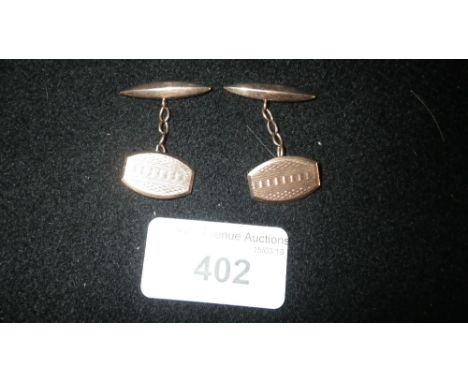 A PAIR OF GENTLEMAN'S 9CT YELLOW GOLD CUFFLINKS with engine-turned decoration
