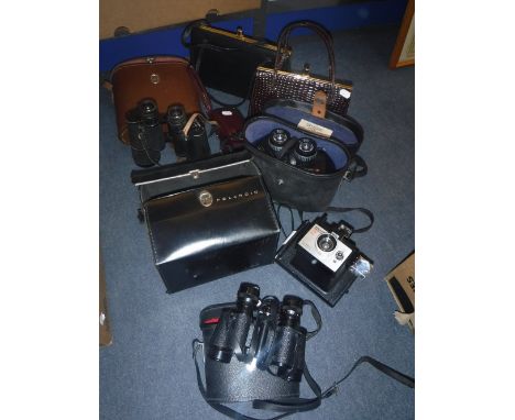 A QUANTITY OF ASSORTED CAMERAS AND ACCESSORIES including a Polaroid camera