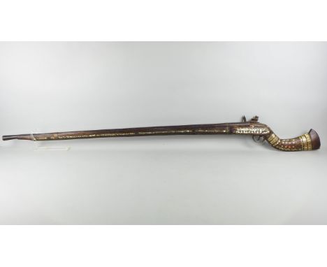 Riesiges "Jezail" - Afghanisches Steinschlossgewehr um 1820 - L. 161cmMuskete mit englischem Steinschloss. Aufwändig verziert