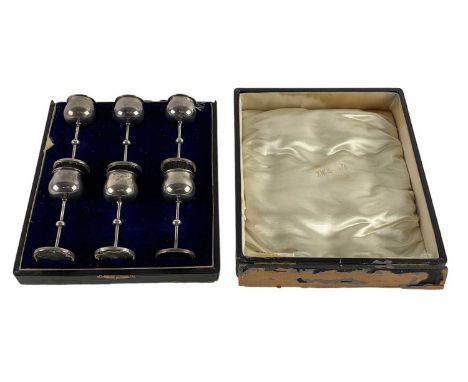 ABRAHAMS BROTHERS; a cased set of six Edward VII hallmarked silver miniature goblets/kiddush cups, Birmingham 1907, height 8.