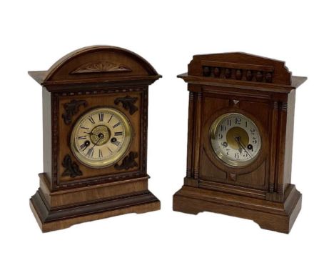 An early 20th century oak cased mantel clock with silvered dial, height 36cm, and an early 20th century mahogany cased mantel