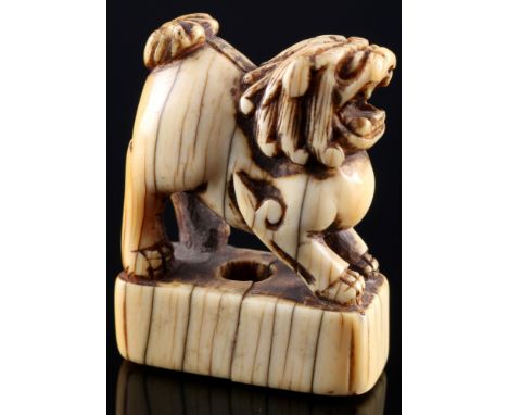 Japan 18. Jahrhundert, Elfenbein Netsuke Shishi, Edo-Zeit,Japan Edo-Zeit 1603 bis 1868, Elfenbein, das Netsuke stellt einen S
