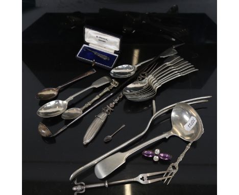 A box with silver teaspoons, a Continental silver pickle fork, plated spoons, stone set brooch, silver and ebony-handled todd