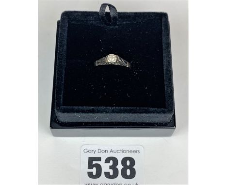 9k gold and diamond ring, size K/L, w: 2.1 gms