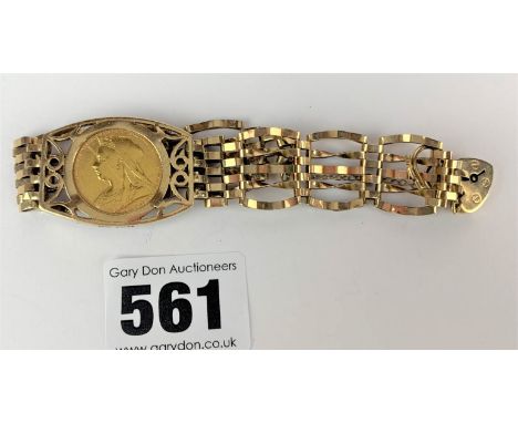 Full sovereign 1900 in 9k gold gate bracelet with heart lock, 6” long, total w: 22.4 gms