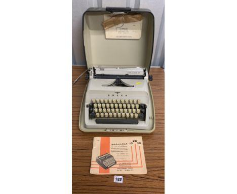 Gabriele 20 typewriter in hard case with instructions