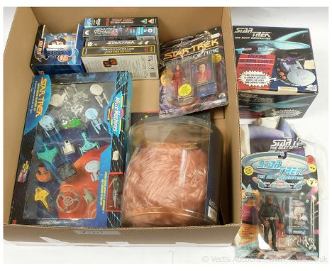 Quantity of Star Trek collectables including Wesco The Next Generation Talking Alarm Clock, Galoob Micro Machines Limited Edi