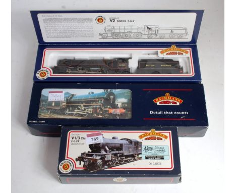 3 Bachmann steam locomotives 31-551 British Railways lined black class V2 engine and tender no. 60800 "Green Arrow" (G-BG), 3