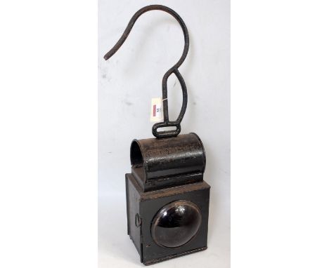 A Great Eastern Railway 'splitter' lamp from Oulton BroadCondition: No burner.  Clear lens very poor, and damaged.  Other len