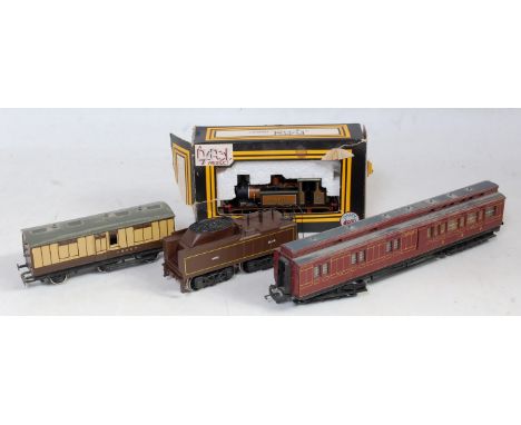 Mixed delve of 00 and H0 items including Southern Oliver green 4-6-0 engine and tender 'Robert Blake' by Bachmann (G), Dapol 