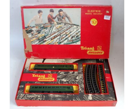 3 Triang train sets RS21 black Princess Victoria loco and tender, two red/cream coaches, super 4 track oval instructions, box