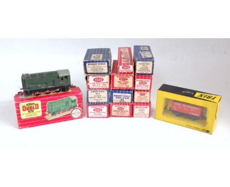 12 Hornby Dublo SD6 and D1 wagons in mix of blue/white stripe and red/white stripe boxes includes 4315 maroon horse box with 