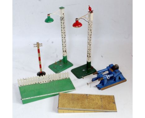 A small tray of Hornby prewar accessories including No. 2E buffer stop, green RH station ramp with fence, speckled ramp, red 