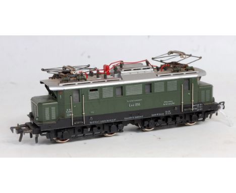 A Fleischmann twin pantograph Bo-Bo electric engine E44 056 DB green (G)