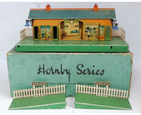 1933-4 Hornby No. 2E station 'Windsor' red brick building (faded on track side), green platform, pale blue/grey roof, some ch