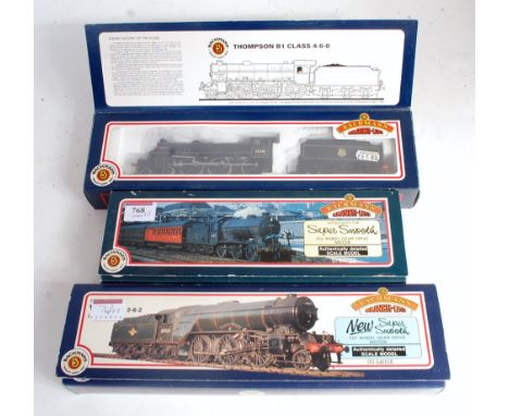 3 Bachmann steam locomotives, 31-553A BR lined black class V2 engine and tender No. 60807 (G-BG), 31-701 BR black class B1 en
